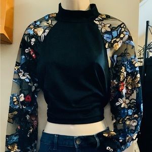 Top Calligraphic Med Black Sequined Sleeves